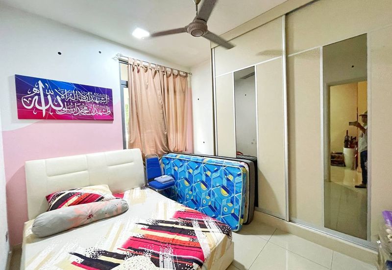 Summerglades, Perdana Lakeview West