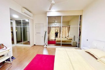 Summerglades, Perdana Lakeview West