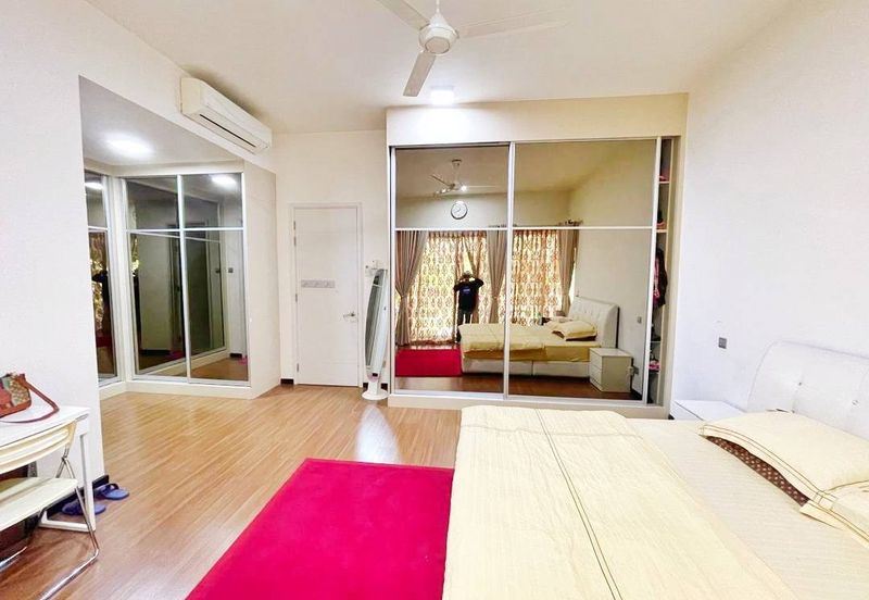 Summerglades, Perdana Lakeview West