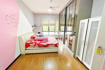 Summerglades, Perdana Lakeview West