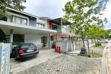 Summerglades, Perdana Lakeview West