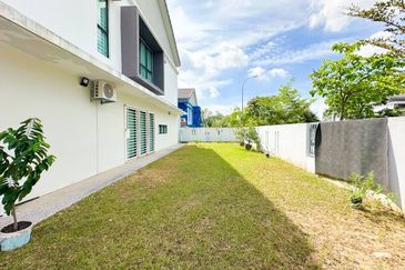 Laman Delfina @ Nilai Impian