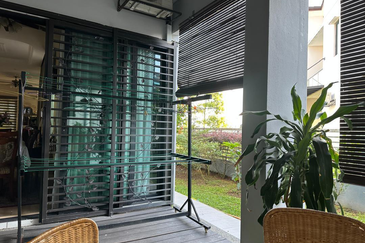 Azhara @ Antara Gapi