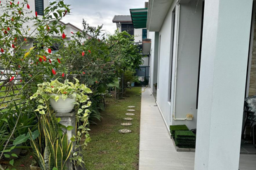 Azhara @ Antara Gapi