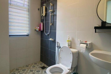 Azhara @ Antara Gapi