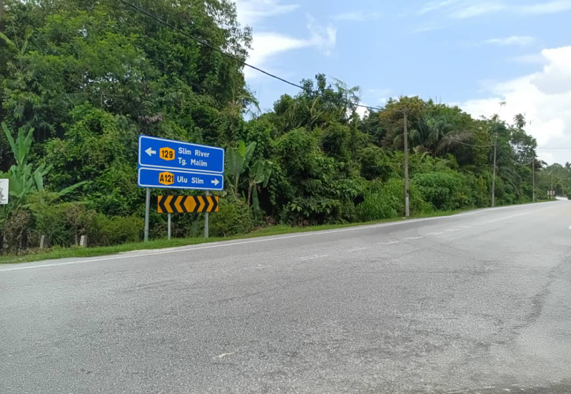 Roadside Agriculture Land @ Behrang Ulu Town, Tanjung Malim, Perak 