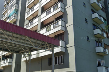 Turf View Apartment (Mutiara Serdang)