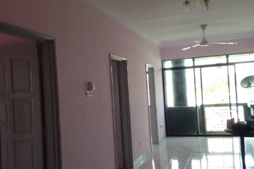 Turf View Apartment (Mutiara Serdang)