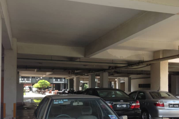 Turf View Apartment (Mutiara Serdang)