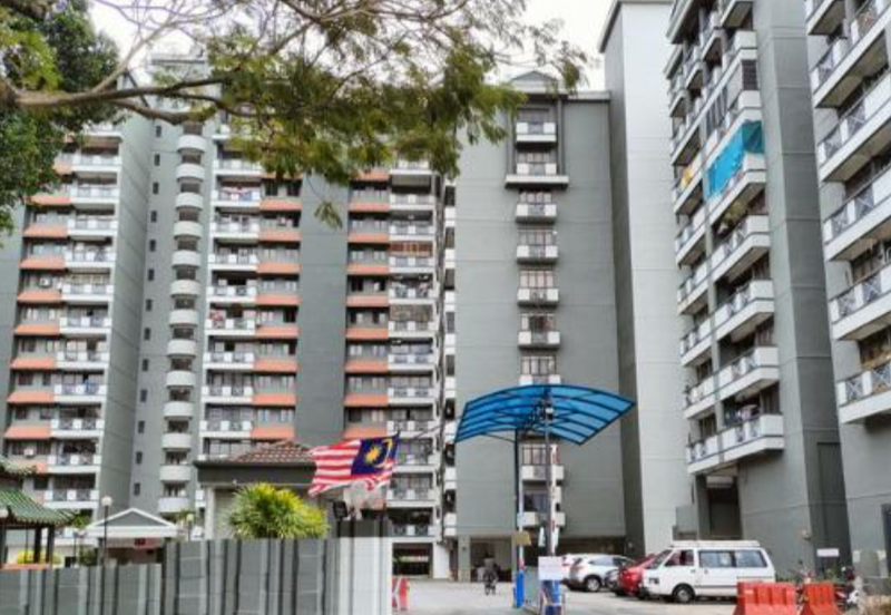 Turf View Apartment (Mutiara Serdang)