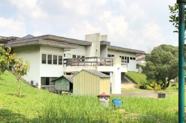 Bangalow with Large Land @ Klang Selangor 