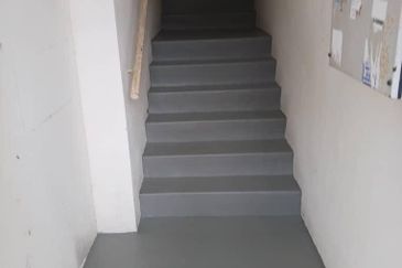 New painted shop, next to city park