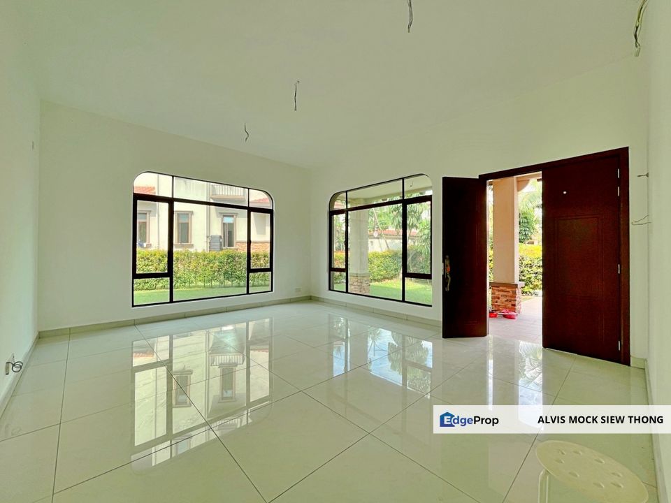 Cheap Sale Freehold 3 Storey Good Condition Spanish Style Bungalow House @ Diamond City, Semenyih, Selangor, Selangor, Semenyih