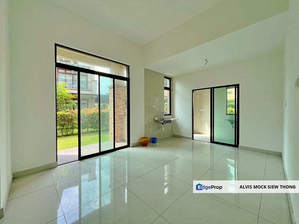 Cheap Sale Freehold 3 Storey Good Condition Spanish Style Bungalow House @ Diamond City, Semenyih, Selangor, Selangor, Semenyih