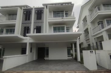 3 Storey Semi D in Seremban Town Gated Guarded