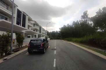 3 Storey Semi D in Seremban Town Gated Guarded