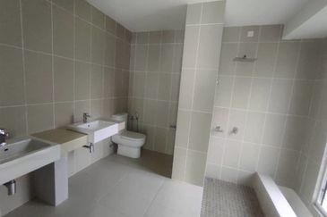 3 Storey Semi D in Seremban Town Gated Guarded