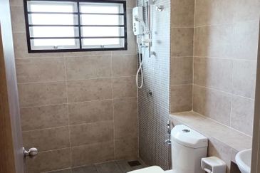 Double Storey End Lot [Bandar Ainsdale]