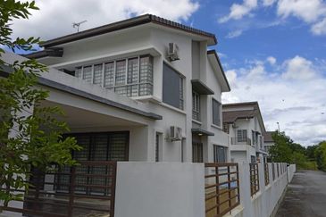 Double Storey End Lot [Bandar Ainsdale]