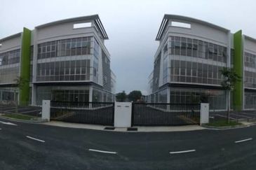 [62'x175'] 3 Storey Semi D Factory Warehouse Nilai