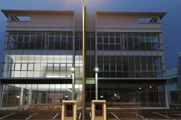 [62'x175'] 3 Storey Semi D Factory Warehouse Nilai