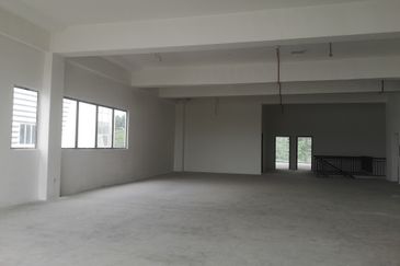 [62'x175'] 3 Storey Semi D Factory Warehouse Nilai