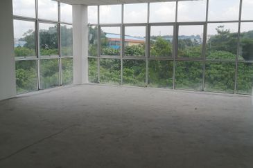 [62'x175'] 3 Storey Semi D Factory Warehouse Nilai