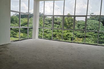 [62'x175'] 3 Storey Semi D Factory Warehouse Nilai