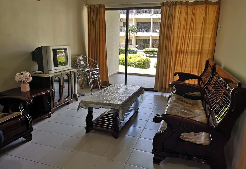 [RM300K] Tanjung Biru Condominum [SEAFRONT UNIT] [WALKING TO BEACH]