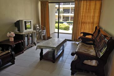 [RM300K] Tanjung Biru Condominum [SEAFRONT UNIT] [WALKING TO BEACH]