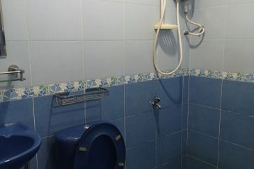 [RM300K] Tanjung Biru Condominum [SEAFRONT UNIT] [WALKING TO BEACH]