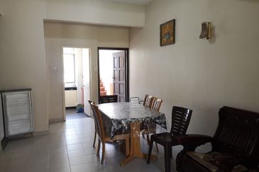 [RM300K] Tanjung Biru Condominum [SEAFRONT UNIT] [WALKING TO BEACH]