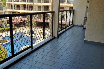 [RM550K] Tanjung Biru Condominum [TOP FLOOR PENTHOUSE SEAVIEW SEAFRONT]