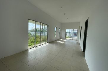 SINGLE STOREY CORNER LOT @IRINGAN BAYU NEAR SENDAYAN