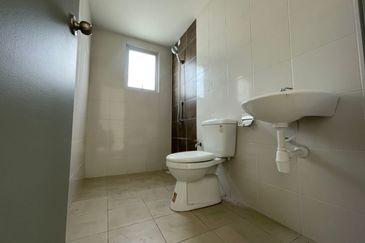 SINGLE STOREY CORNER LOT @IRINGAN BAYU NEAR SENDAYAN