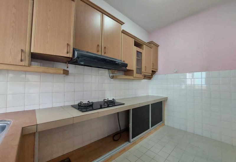 Taman Megah Oakland, Seremban 2 4 Bedroom 3 Bathroom Land size 1200sqft Built Up Size 1520sqft Kitchen Cabinet, Fans, Aircond, Lights Freehold  Facing