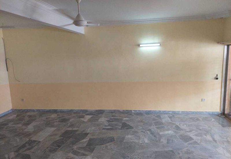 Taman Megah Oakland, Seremban 2 4 Bedroom 3 Bathroom Land size 1200sqft Built Up Size 1520sqft Kitchen Cabinet, Fans, Aircond, Lights Freehold  Facing