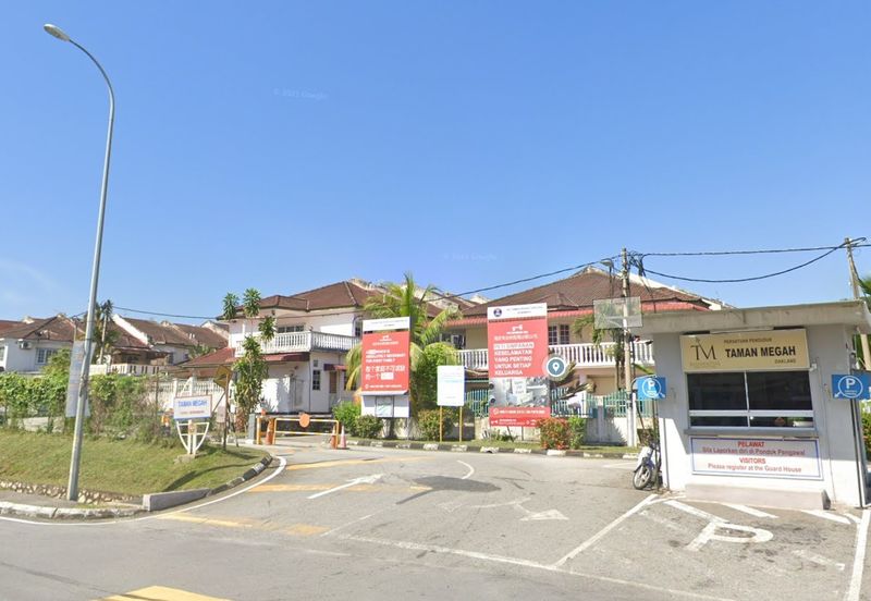 Taman Megah Oakland, Seremban 2 4 Bedroom 3 Bathroom Land size 1200sqft Built Up Size 1520sqft Kitchen Cabinet, Fans, Aircond, Lights Freehold  Facing