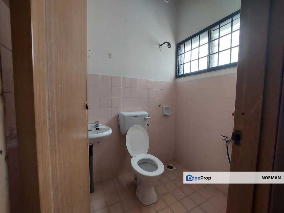 Taman Megah Oakland, Seremban 2 4 Bedroom 3 Bathroom Land size 1200sqft Built Up Size 1520sqft Kitchen Cabinet, Fans, Aircond, Lights Freehold  Facing, Negeri Sembilan, Seremban