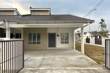 [CORNER UNIT] SINGLE STOREY CORNER UNIT [IRINGAN BAYU, SEREMBAN] [NEAR TO Seremban, Bandar Sri Sendayan, Labu, S2, Nilai, Senawang, Mambau, PD]