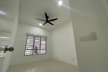 [CORNER UNIT] SINGLE STOREY CORNER UNIT [IRINGAN BAYU, SEREMBAN] [NEAR TO Seremban, Bandar Sri Sendayan, Labu, S2, Nilai, Senawang, Mambau, PD]