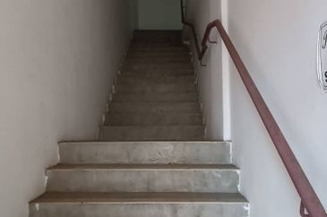 BIZ AVENUE S2 NEAR AEON 1ST FLOOR FOR RENT