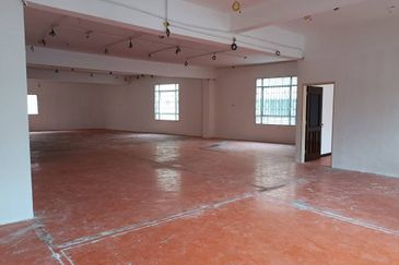 BIZ AVENUE S2 NEAR AEON 1ST FLOOR FOR RENT