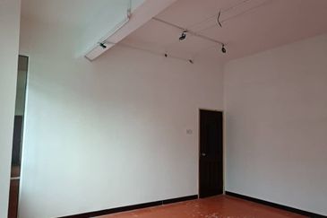 BIZ AVENUE S2 NEAR AEON 1ST FLOOR FOR RENT