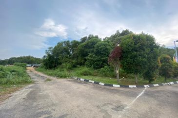 Total size of 2465 sq.ft of commercial land located at Jalan Lukut - Sepang