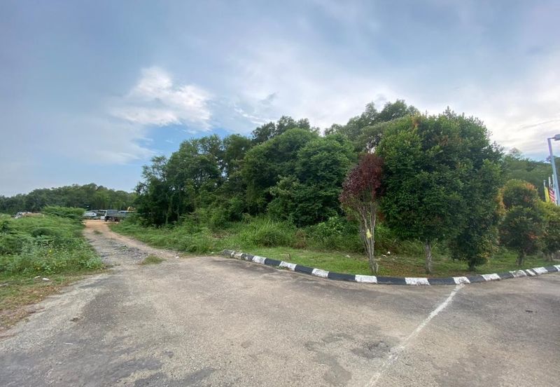 Total size of 2465 sq.ft of commercial land located at Jalan Lukut - Sepang