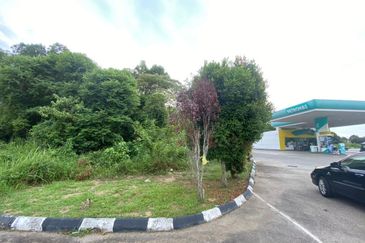 Total size of 2465 sq.ft of commercial land located at Jalan Lukut - Sepang