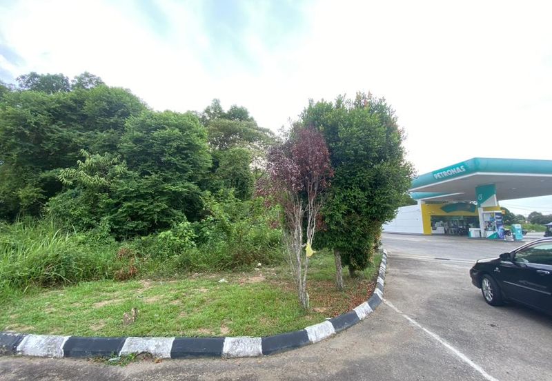 Total size of 2465 sq.ft of commercial land located at Jalan Lukut - Sepang