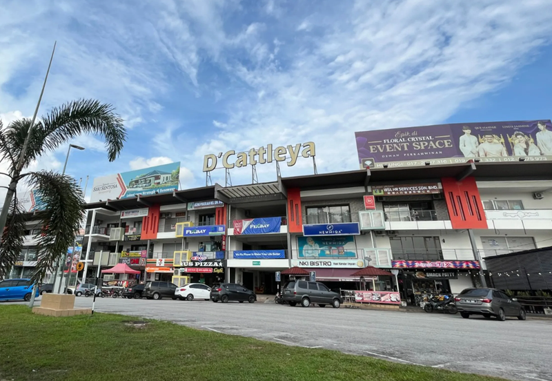 [Senawang Town] Limited Mainroad Red Bricks Semi D Shoplot near Mydin, Giant, KipMall Senawang