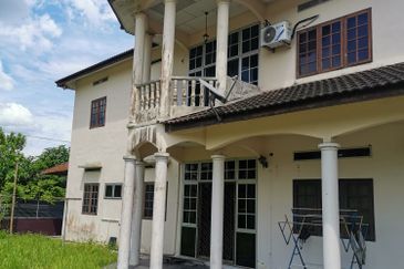 {Teluk Intan} Fully Furnished Bungalow For Sale
